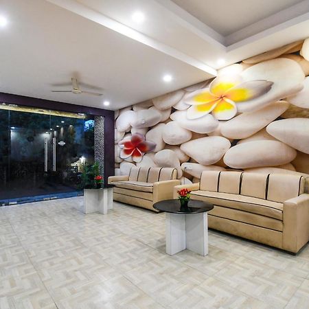 Super Townhouse Best Inn Khandagiri Екстер'єр фото