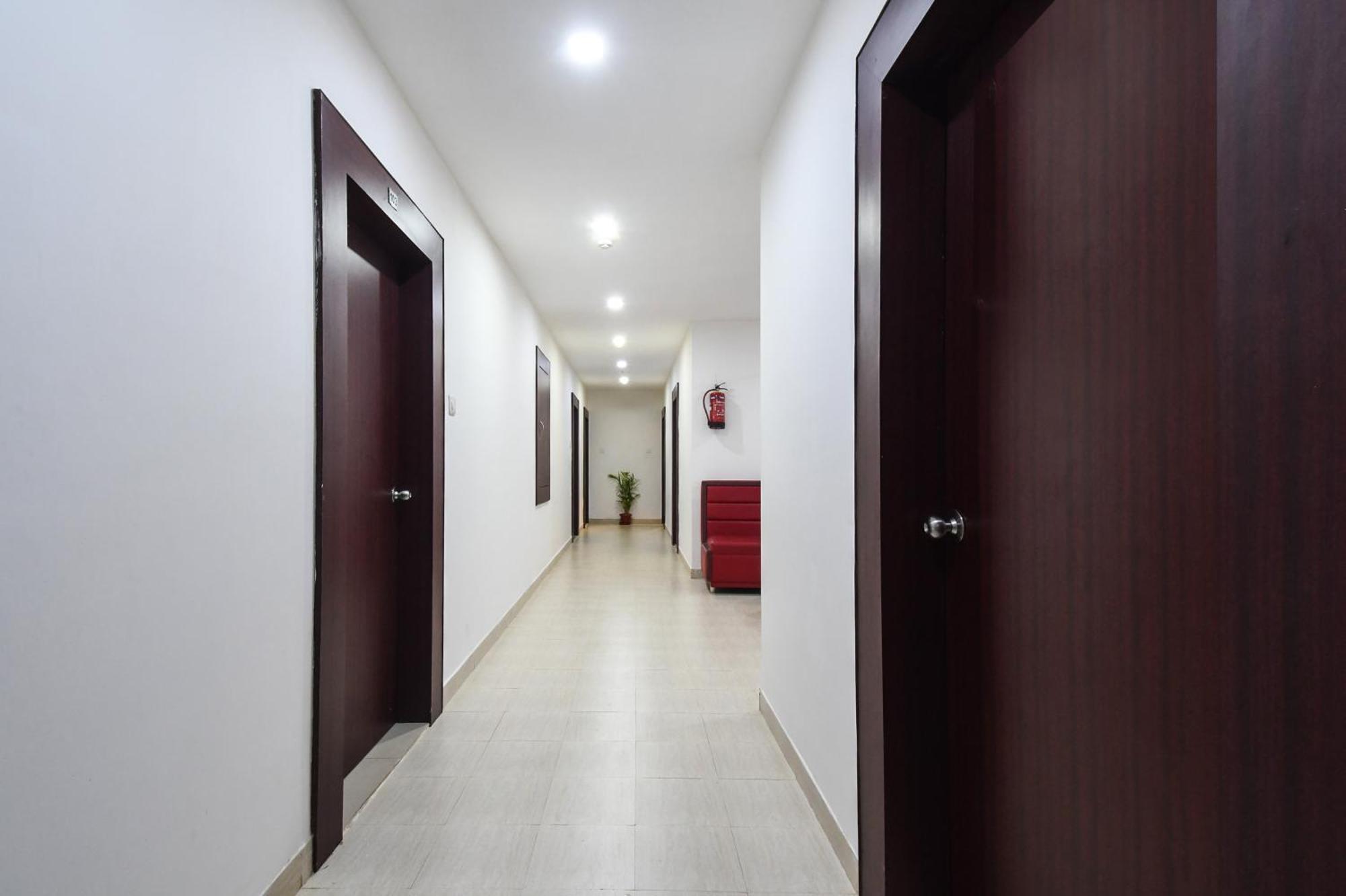 Super Townhouse Best Inn Khandagiri Екстер'єр фото