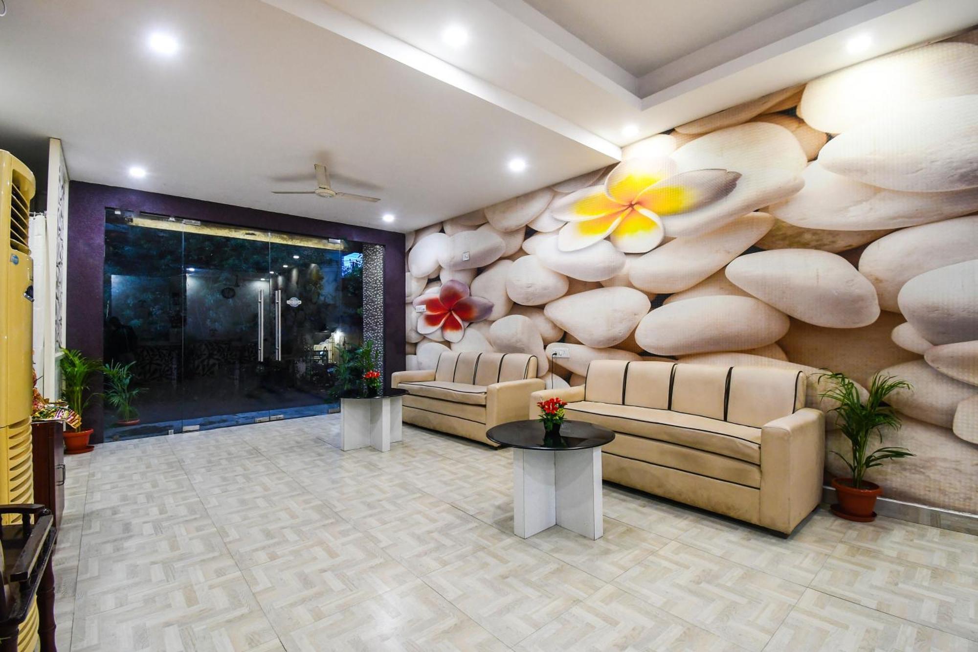 Super Townhouse Best Inn Khandagiri Екстер'єр фото